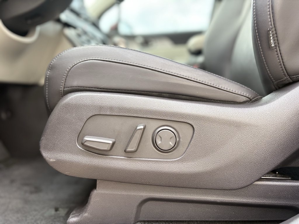 Used 2024 Kia Carnival LX FWD image 13