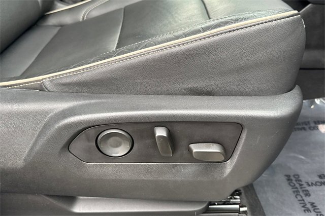 Used 2021 GMC Yukon SLT w/ SLT Luxury Plus Package image 24