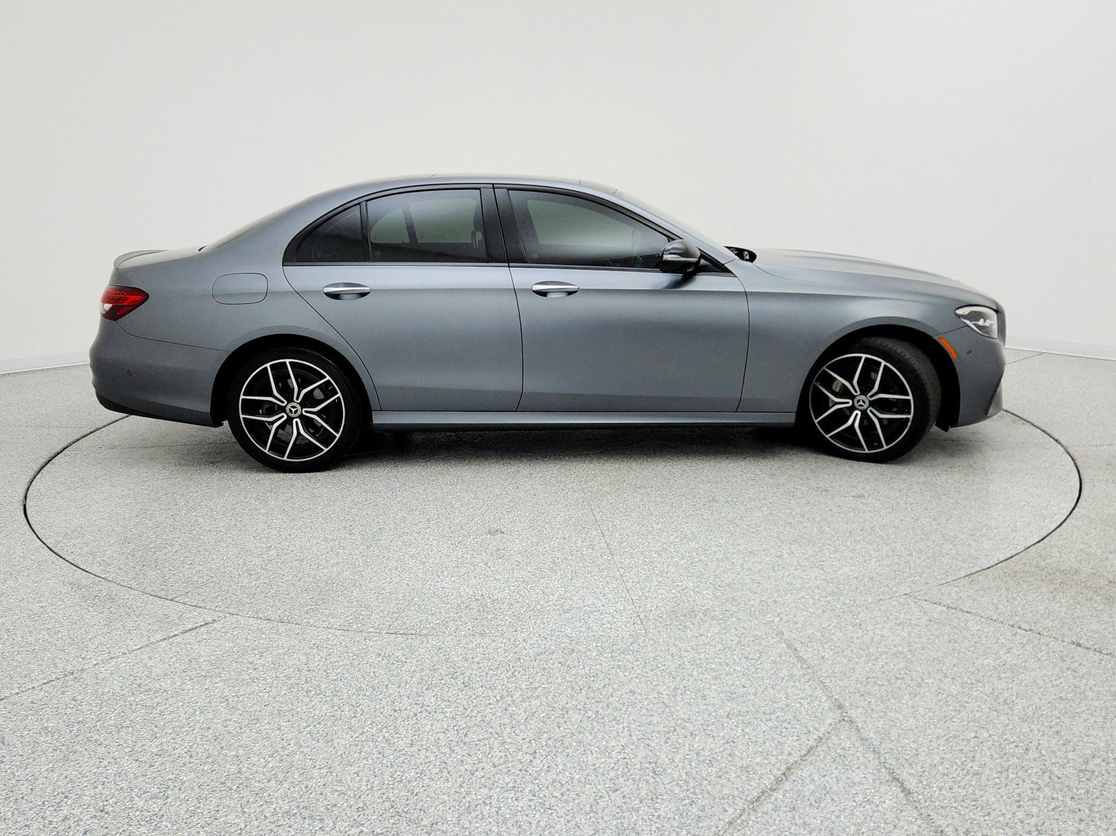 Used 2022 Mercedes-Benz E 350 Sedan image 4