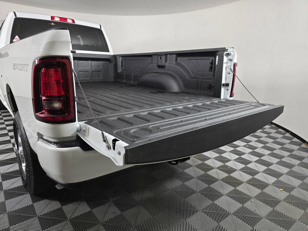 New 2026 RAM 3500 Big Horn AWD/4WD image 13