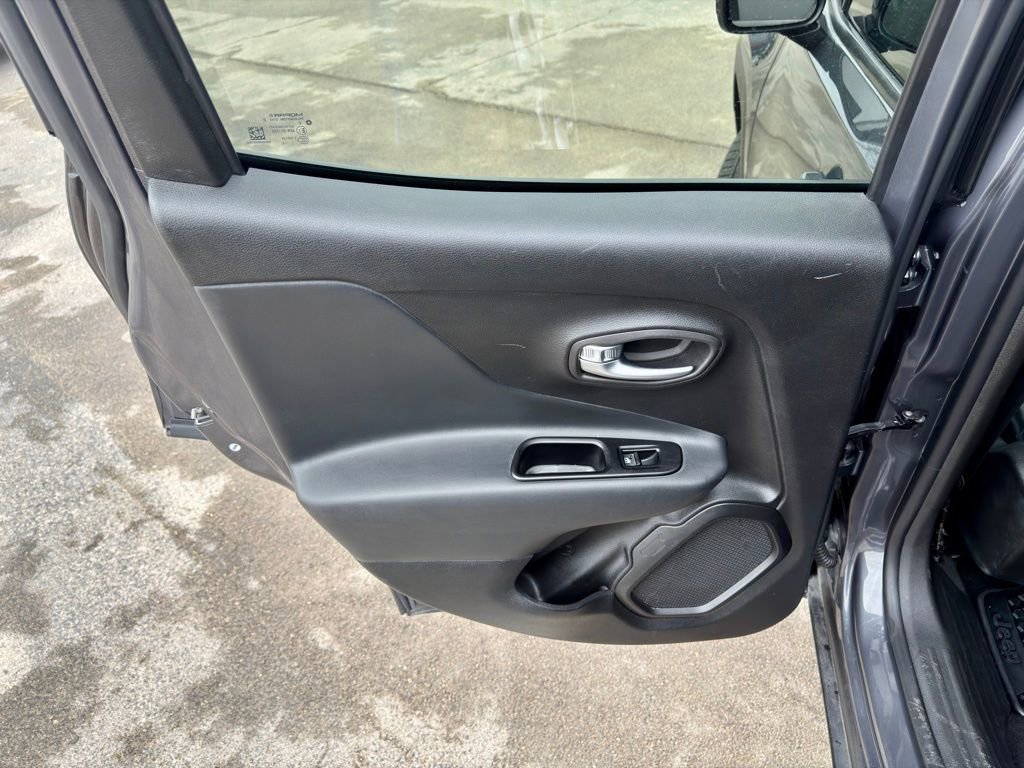 Used 2022 Jeep Renegade Limited image 29