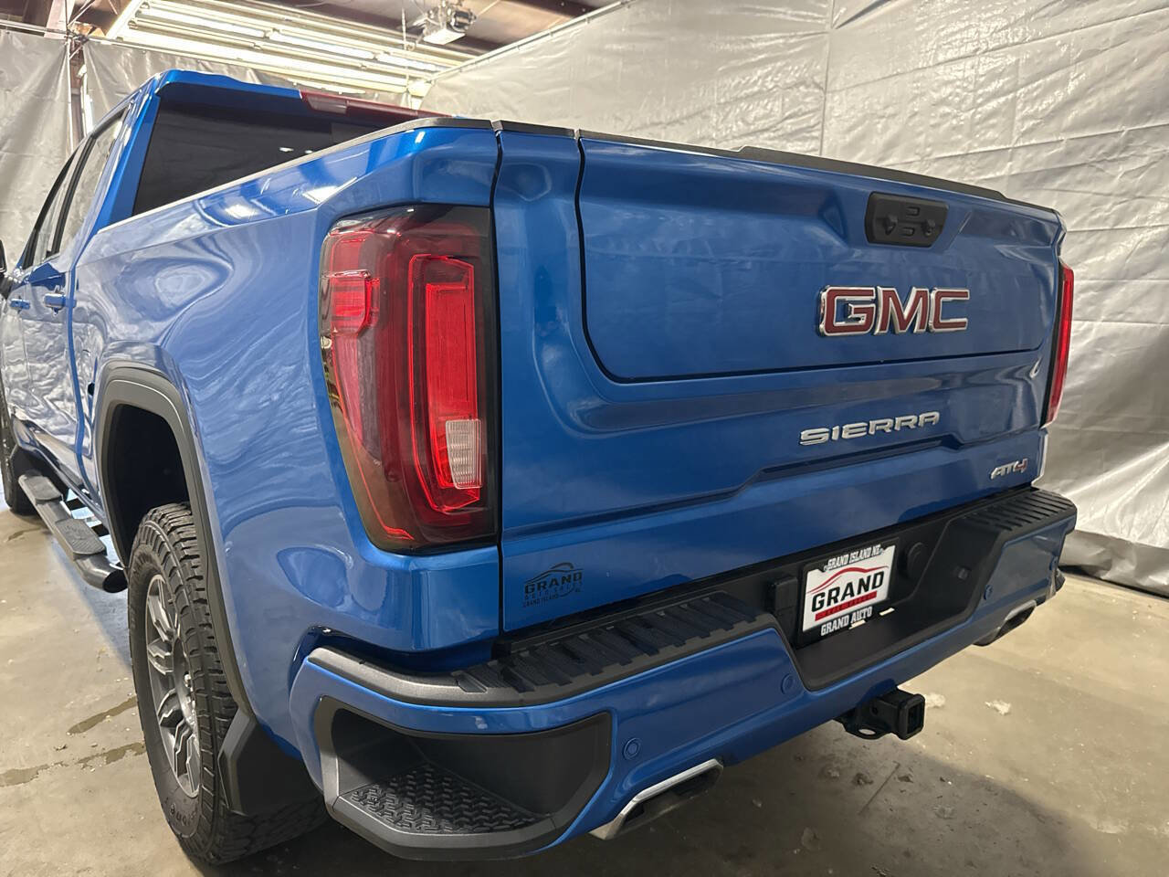 Used 2024 GMC Sierra 1500 AT4 w/ AT4 Preferred Package image 5