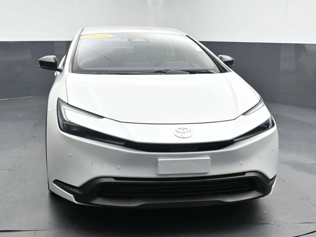 Used 2024 Toyota Prius LE FWD image 3