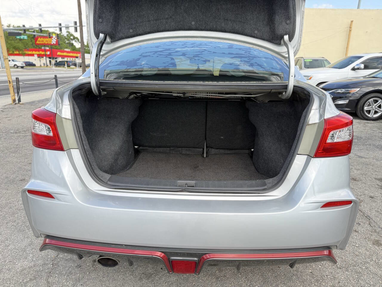 Used 2017 Nissan Sentra NISMO w/ NISMO Premium Package FWD image 22