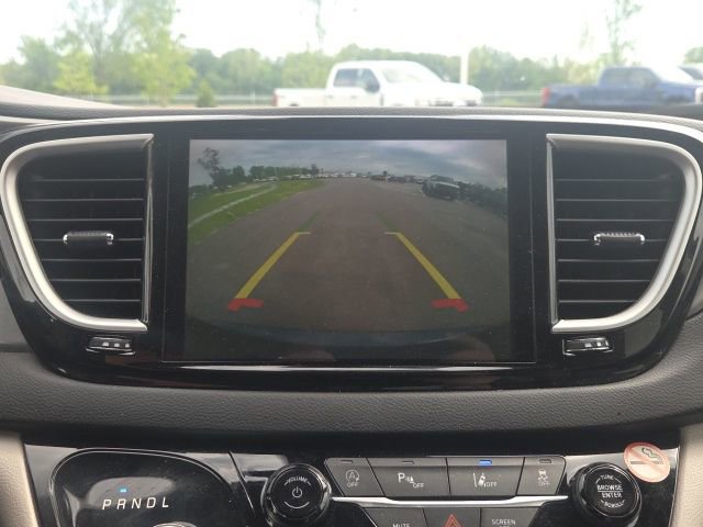 Used 2023 Chrysler Pacifica Touring-L FWD image 35
