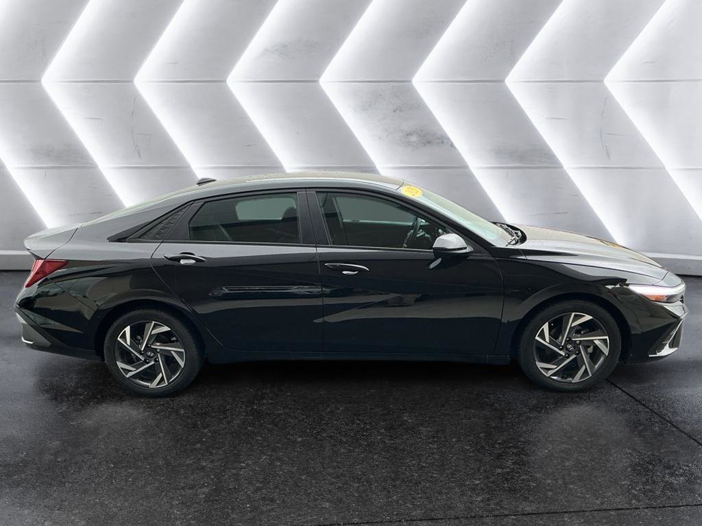 Certified 2025 Hyundai Elantra Sport image 4
