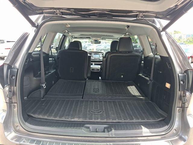 Used 2018 Toyota Highlander XLE AWD/4WD image 27