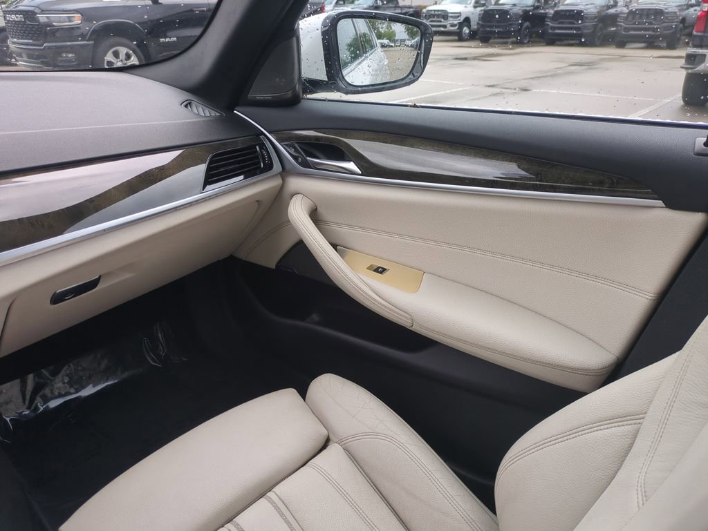 Used 2021 BMW 530i w/ Premium Package RWD image 17