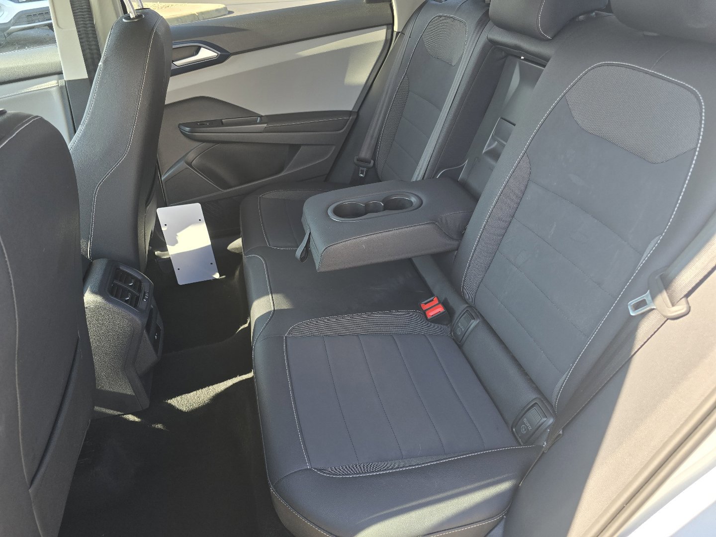 Used 2024 Volkswagen Taos SE image 27