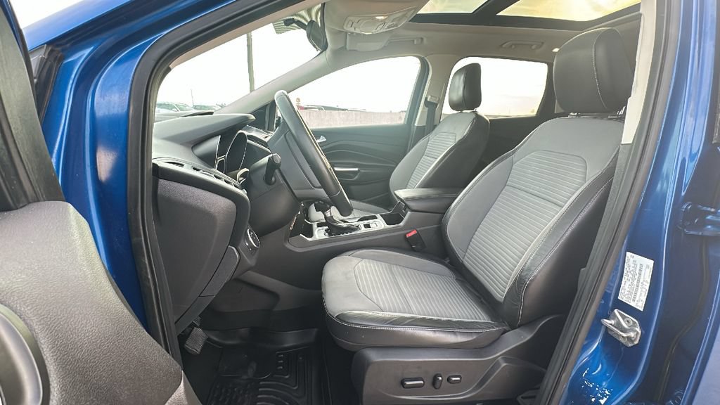 Used 2018 Ford Escape SE w/ SE Sport Appearance Package AWD/4WD image 4