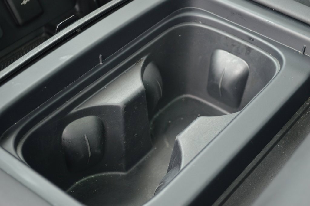 Used 2024 Land Rover Defender 90 X-Dynamic SE image 24