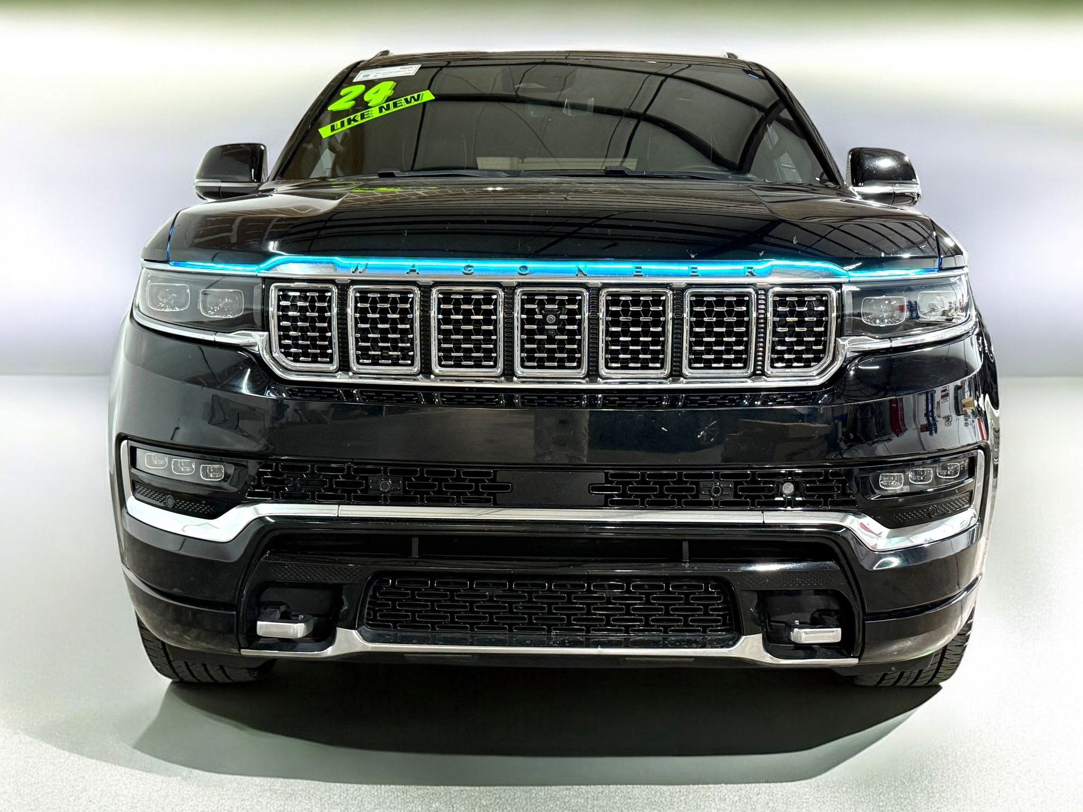 Used 2024 Jeep Grand Wagoneer Series III w/ HD Trailer Tow Package image 5