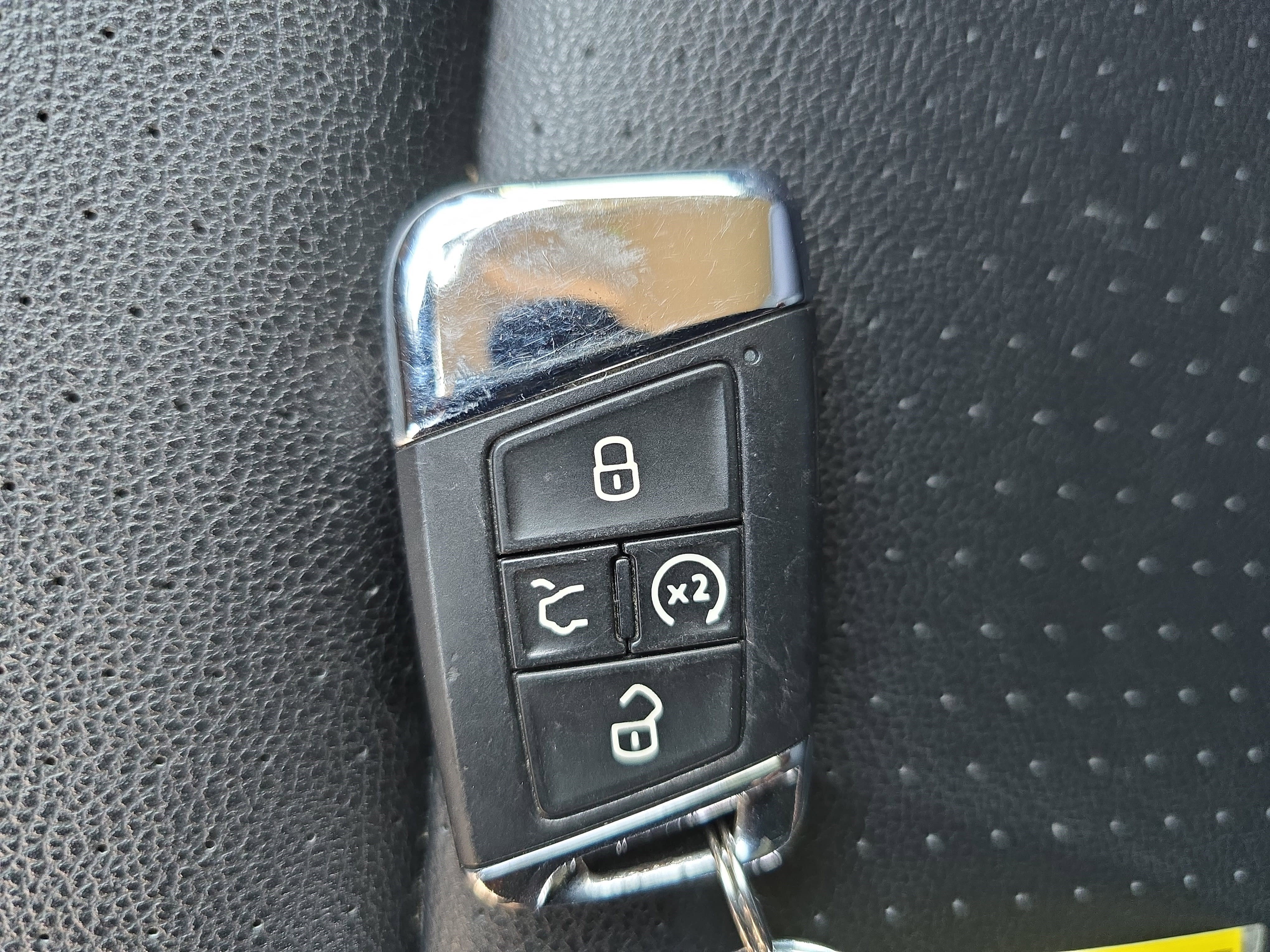 Used 2023 Volkswagen Atlas SE image 35