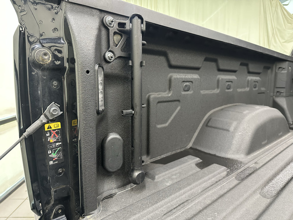 Used 2025 GMC Sierra 2500 AT4 AWD/4WD image 9