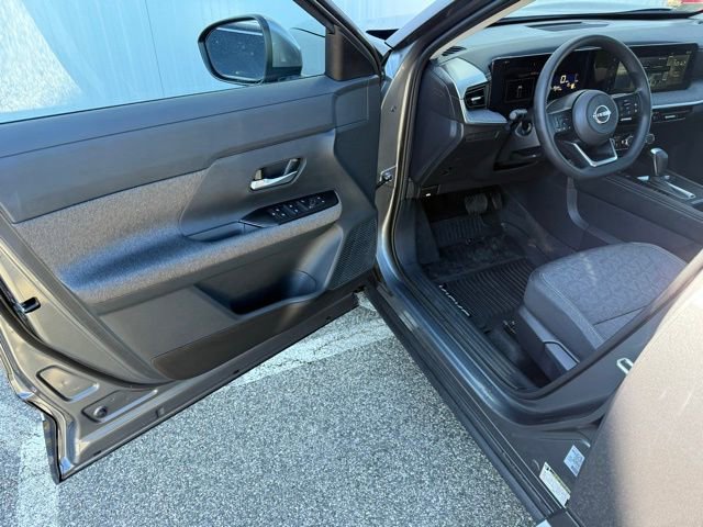 Certified 2025 Nissan Kicks SV w/ SV Premium Package image 15