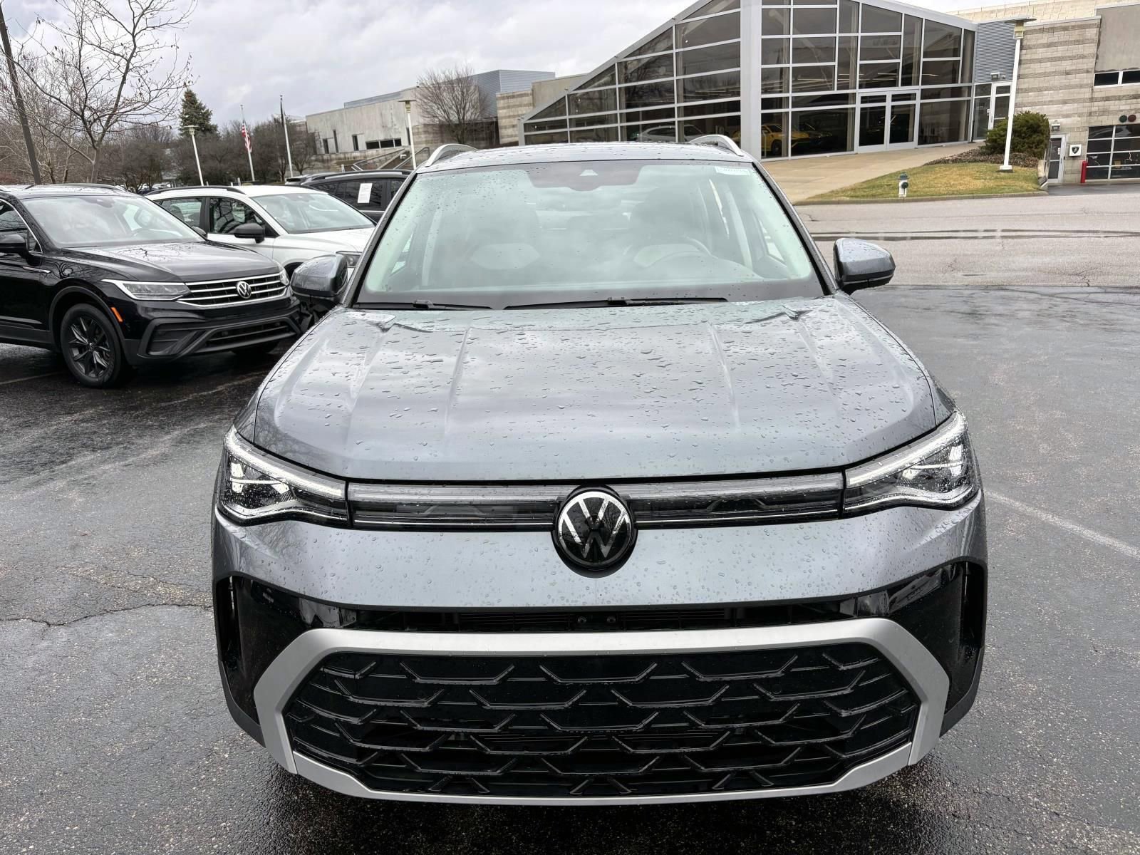 Used 2025 Volkswagen Taos SEL image 2