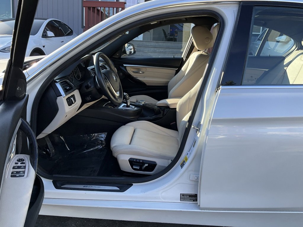 Used 2017 BMW 330e image 12