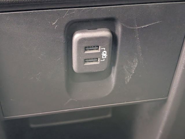 Used 2022 Chevrolet Traverse LT image 25