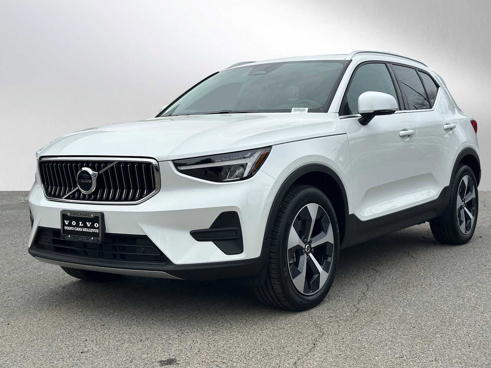 Used 2025 Volvo XC40 B5 Core w/ Protection Package Premier AWD/4WD image 7