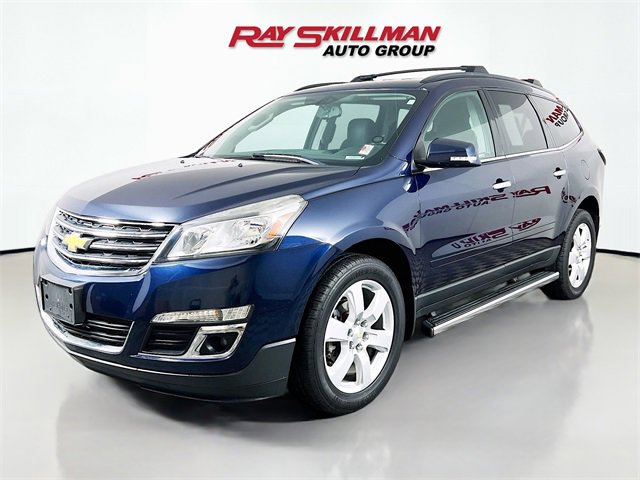 Used 2016 Chevrolet Traverse LT w/ Style and Technology Package image 3