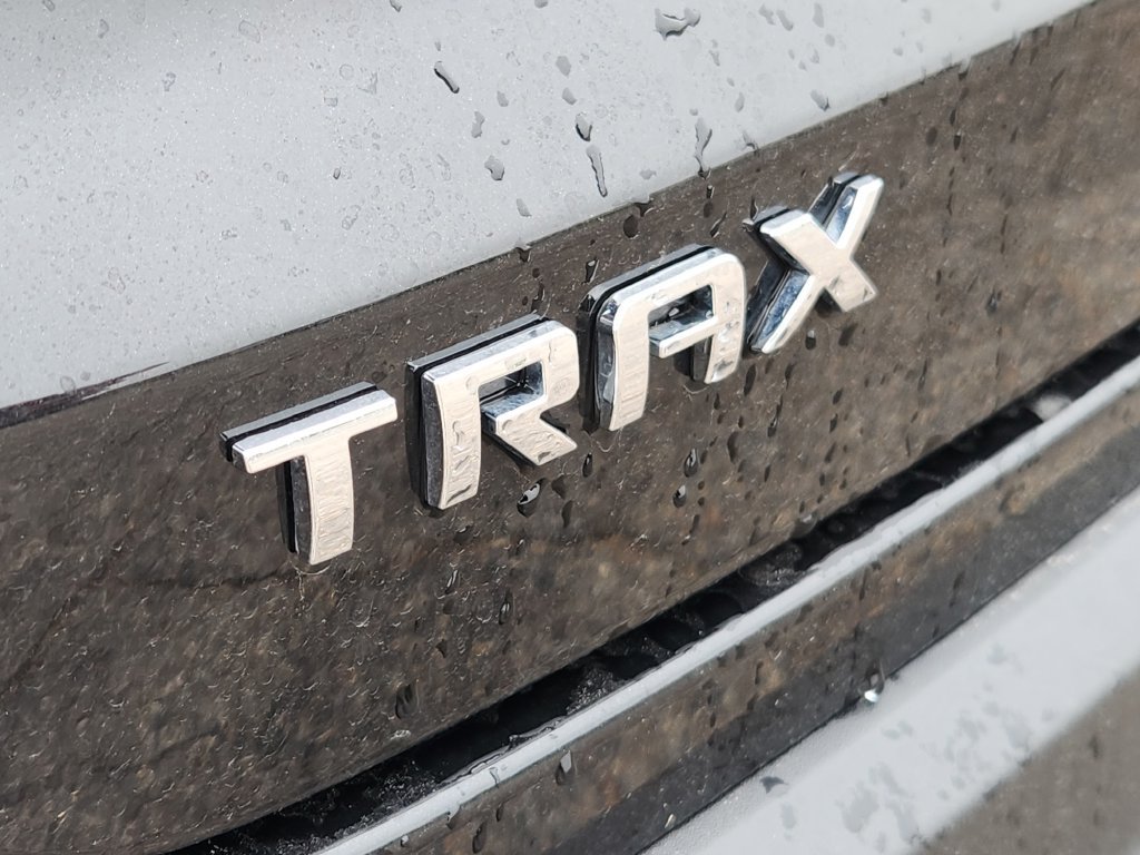 Used 2025 Chevrolet Trax LT FWD image 12