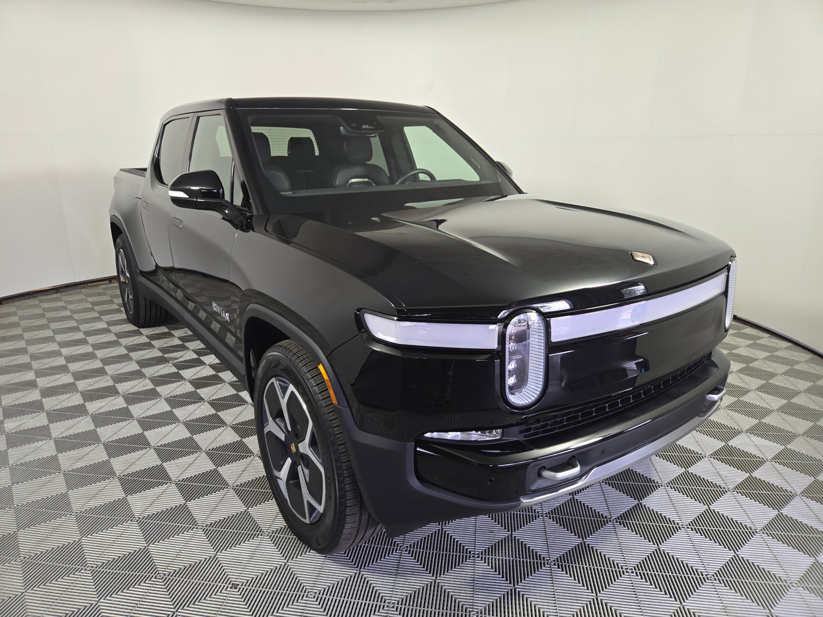 Used 2024 Rivian R1T Adventure AWD/4WD image 7