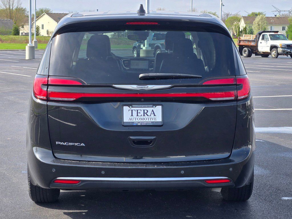 Used 2023 Chrysler Pacifica Touring-L FWD image 13