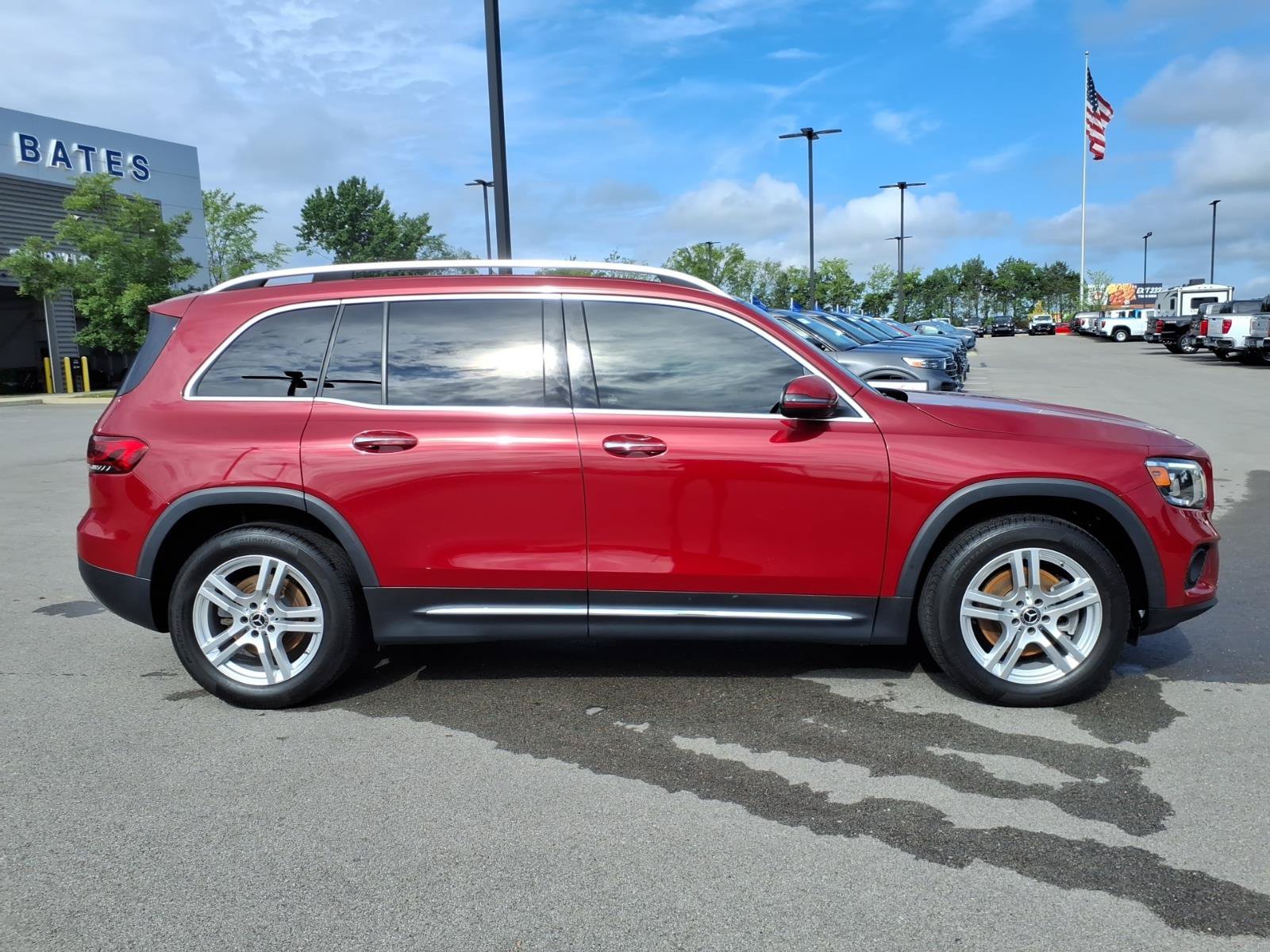 Used 2020 Mercedes-Benz GLB 250 4MATIC w/ Premium Package image 2