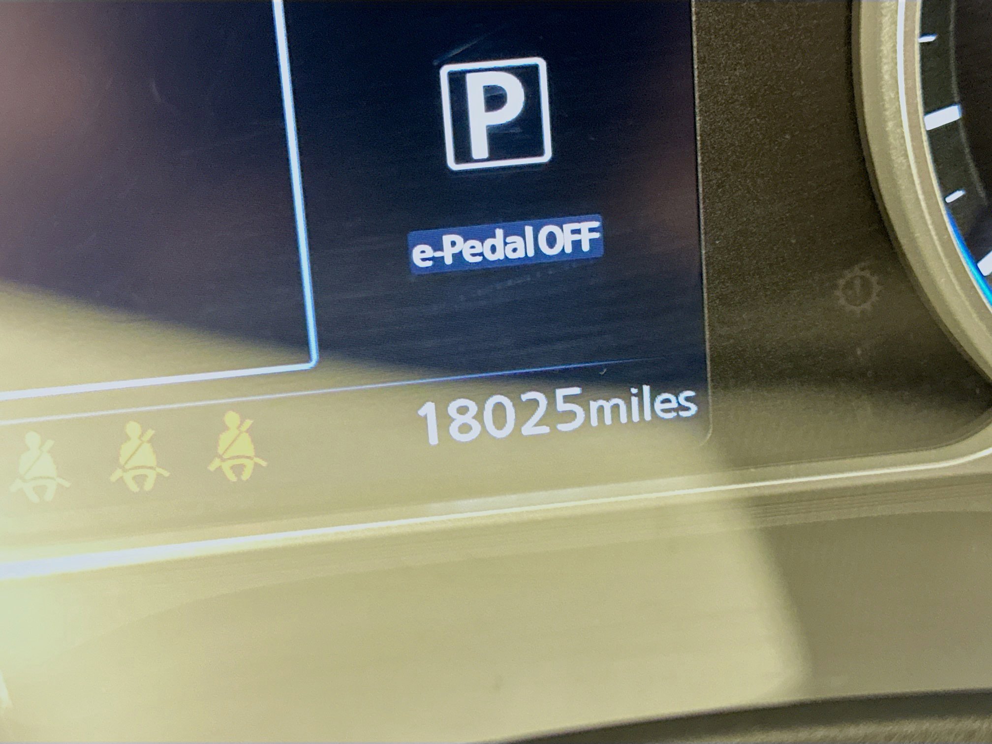 Used 2025 Nissan Leaf S image 19