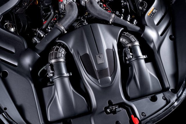 Used 2024 Ferrari Roma Spider image 16