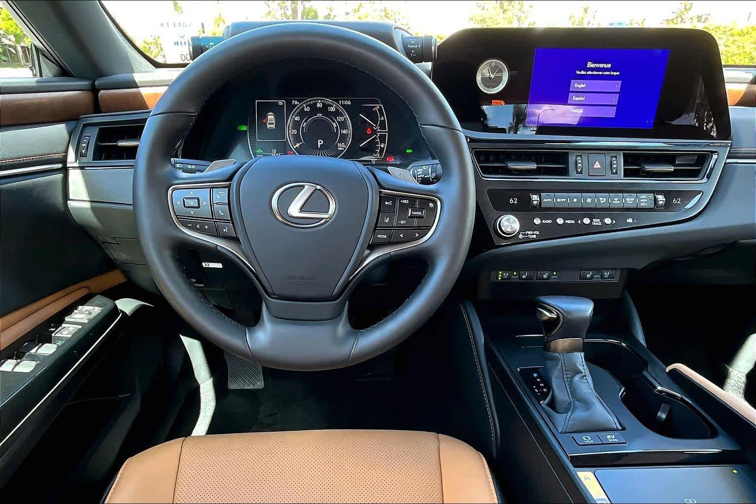 Certified 2025 Lexus ES 300h w/ Premium Package image 5