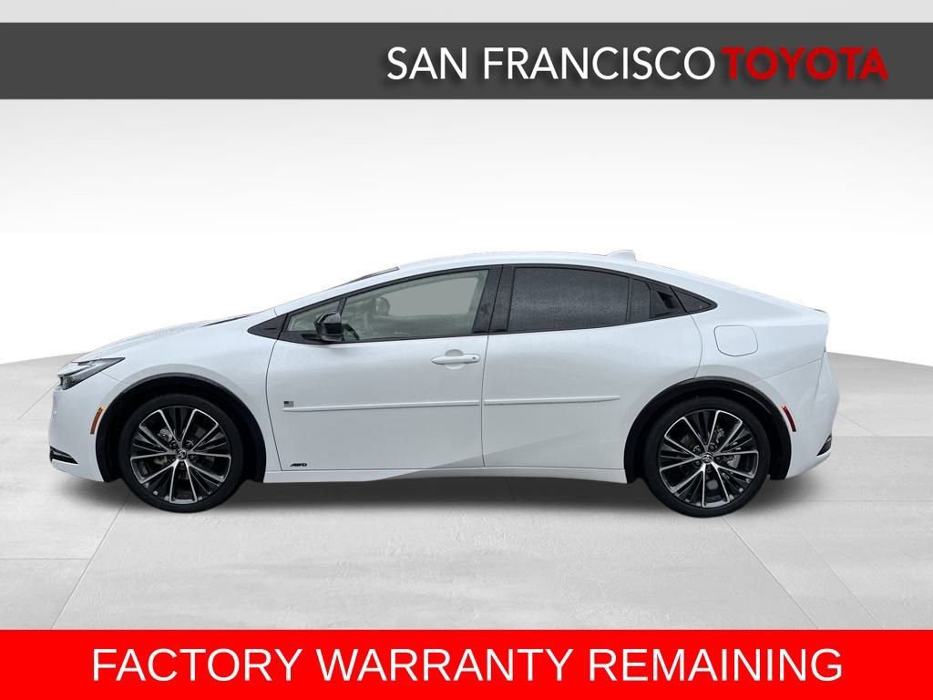 Used 2023 Toyota Prius XLE image 2