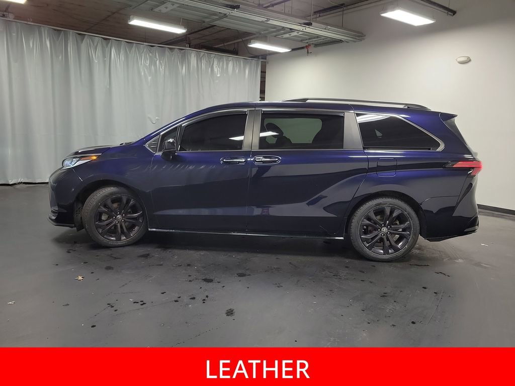 Used 2023 Toyota Sienna XSE image 5