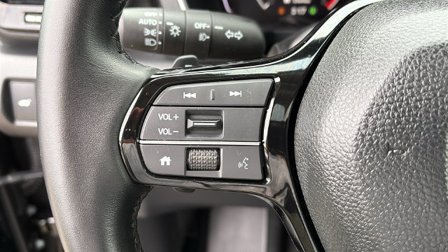 Used 2025 Honda Pilot Touring image 14