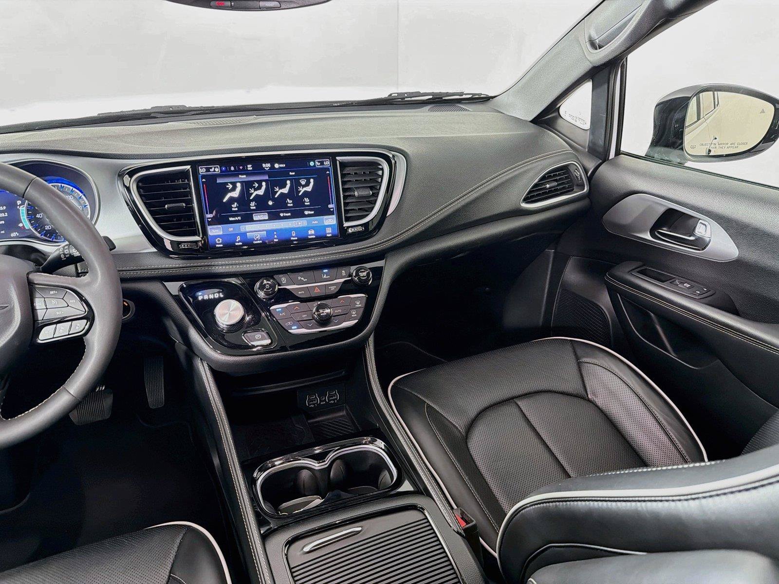 Used 2025 Chrysler Pacifica Limited FWD image 28
