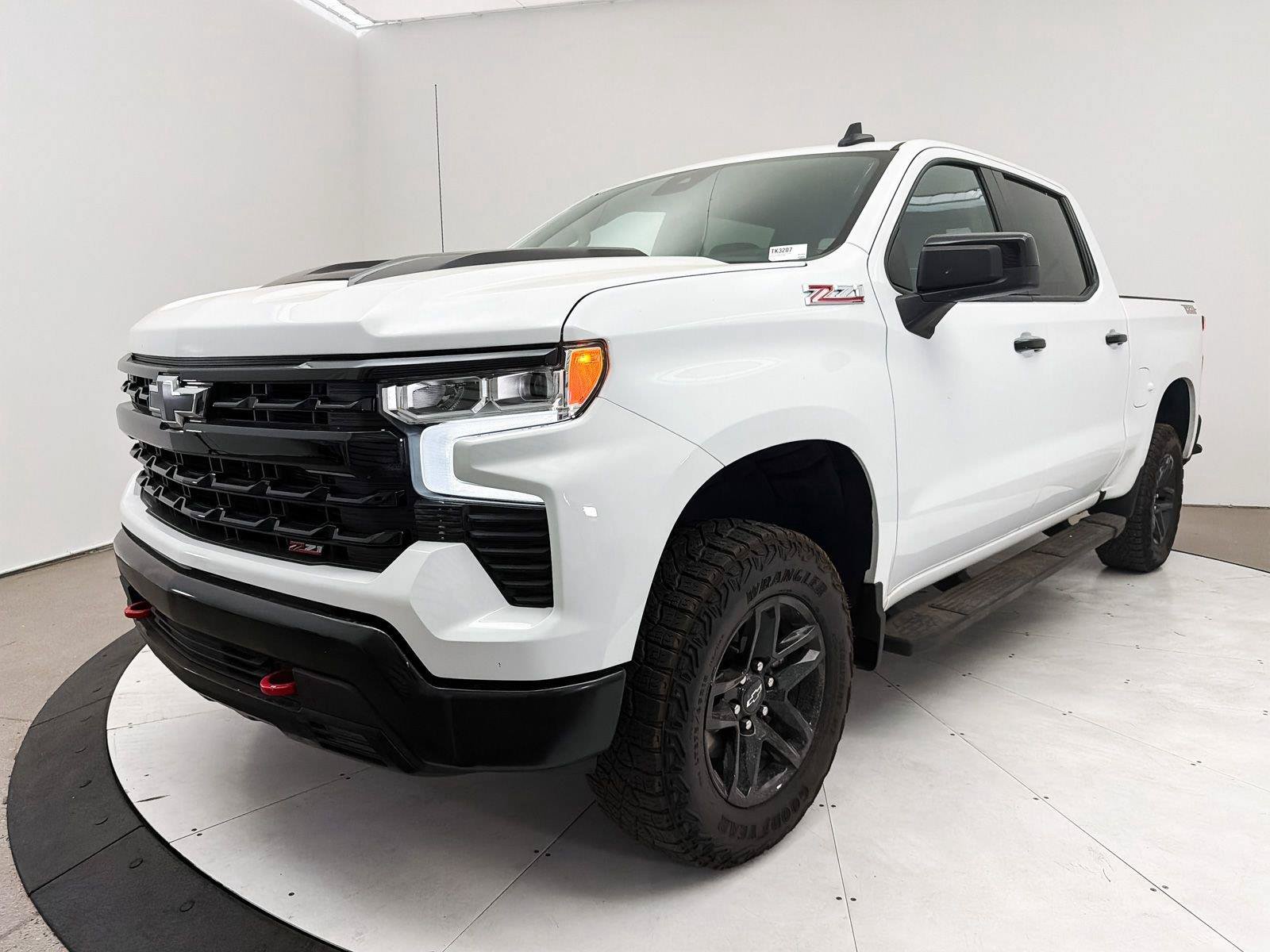 Used 2024 Chevrolet Silverado 1500 LT Trail Boss w/ Protection Package AWD/4WD image 12