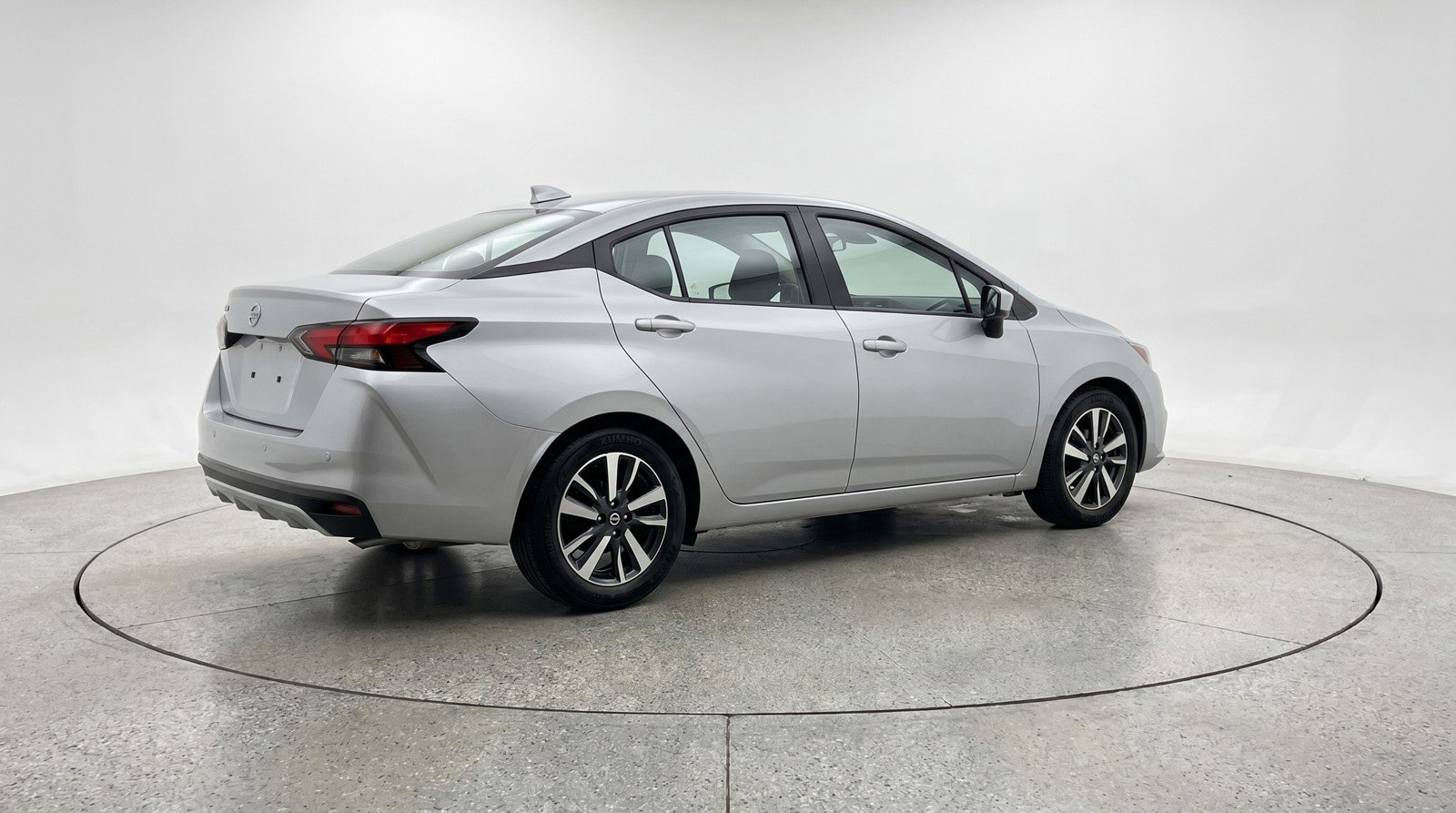 Used 2025 Nissan Versa SV FWD image 9