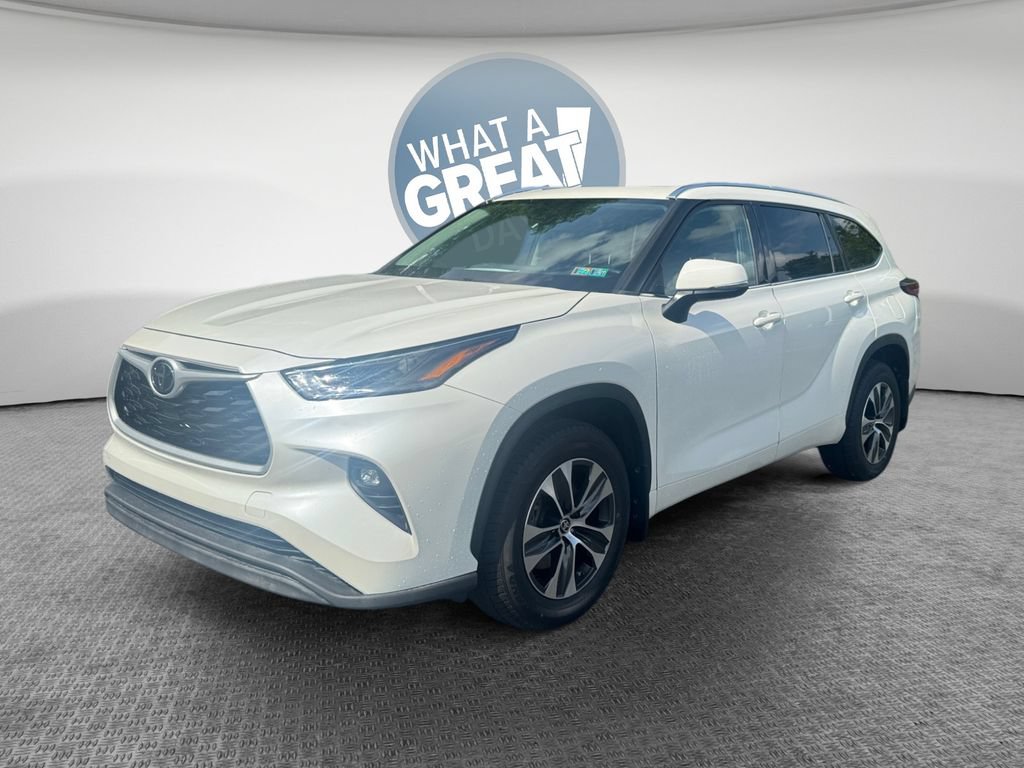 Used 2021 Toyota Highlander XLE AWD/4WD image 8