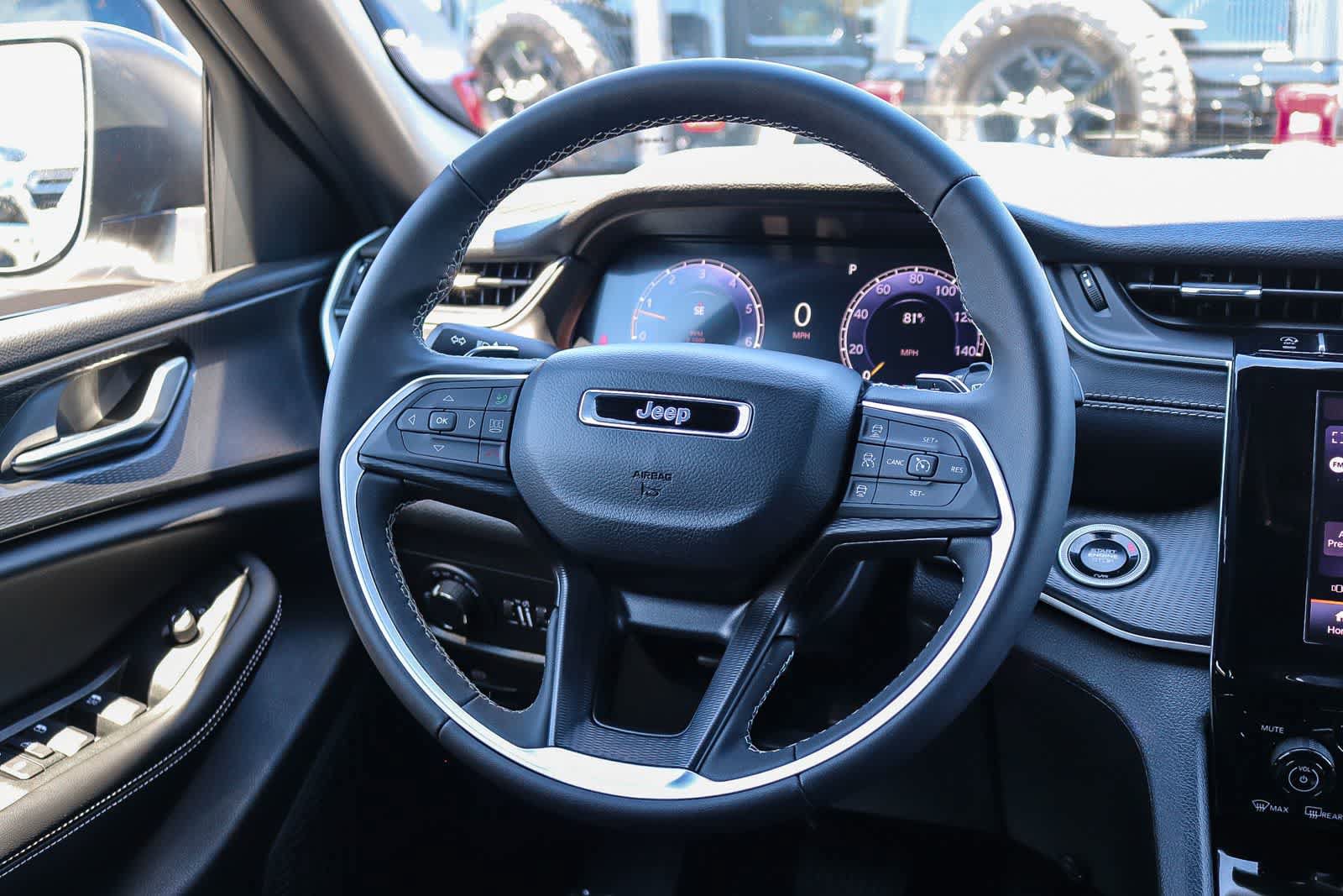 Used 2025 Jeep Grand Cherokee Laredo X RWD image 15