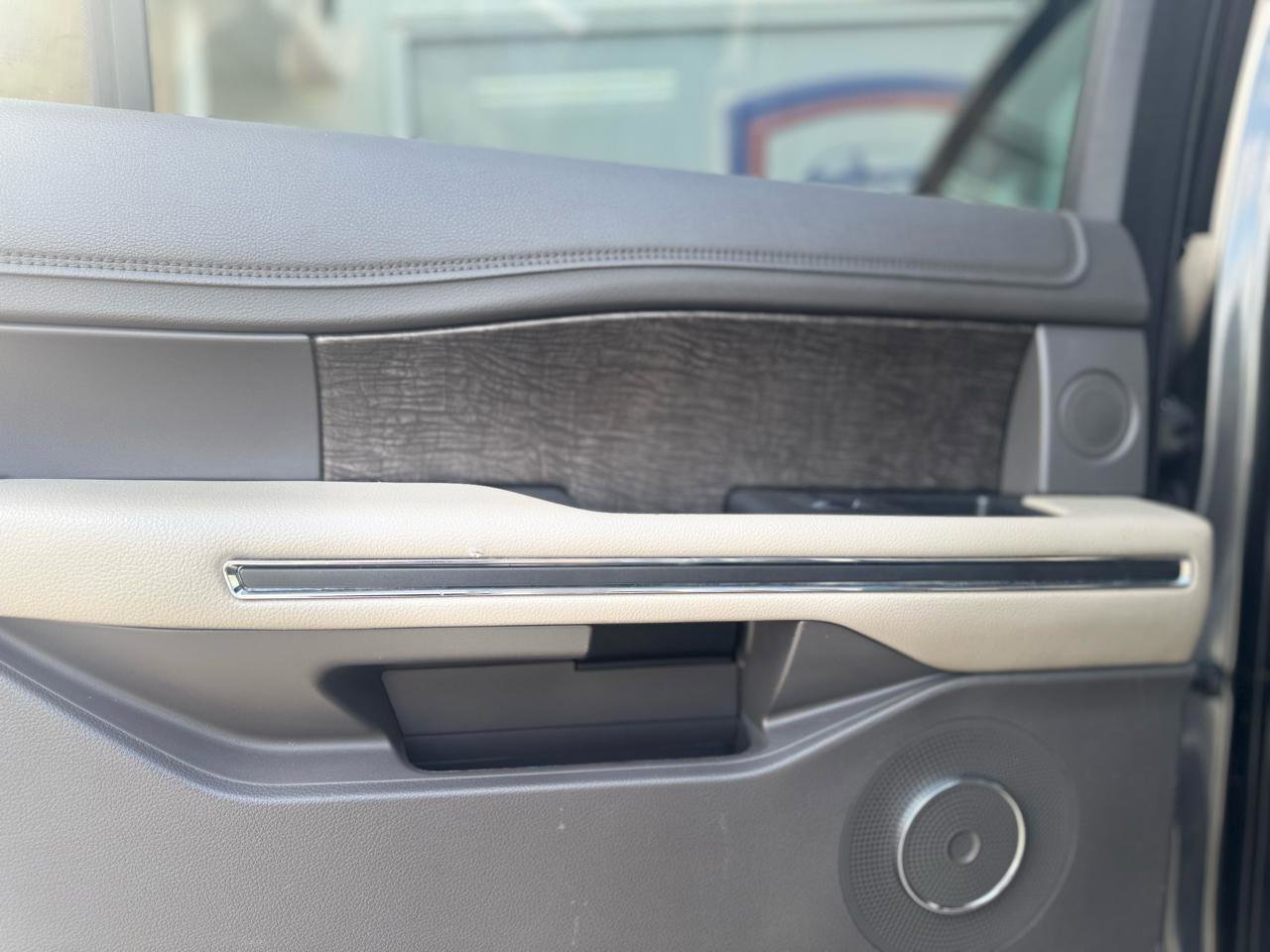 Used 2020 Ford Expedition Limited image 59