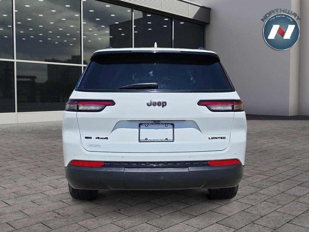 Used 2023 Jeep Grand Cherokee L Limited w/ Black Appearance Package AWD/4WD image 4