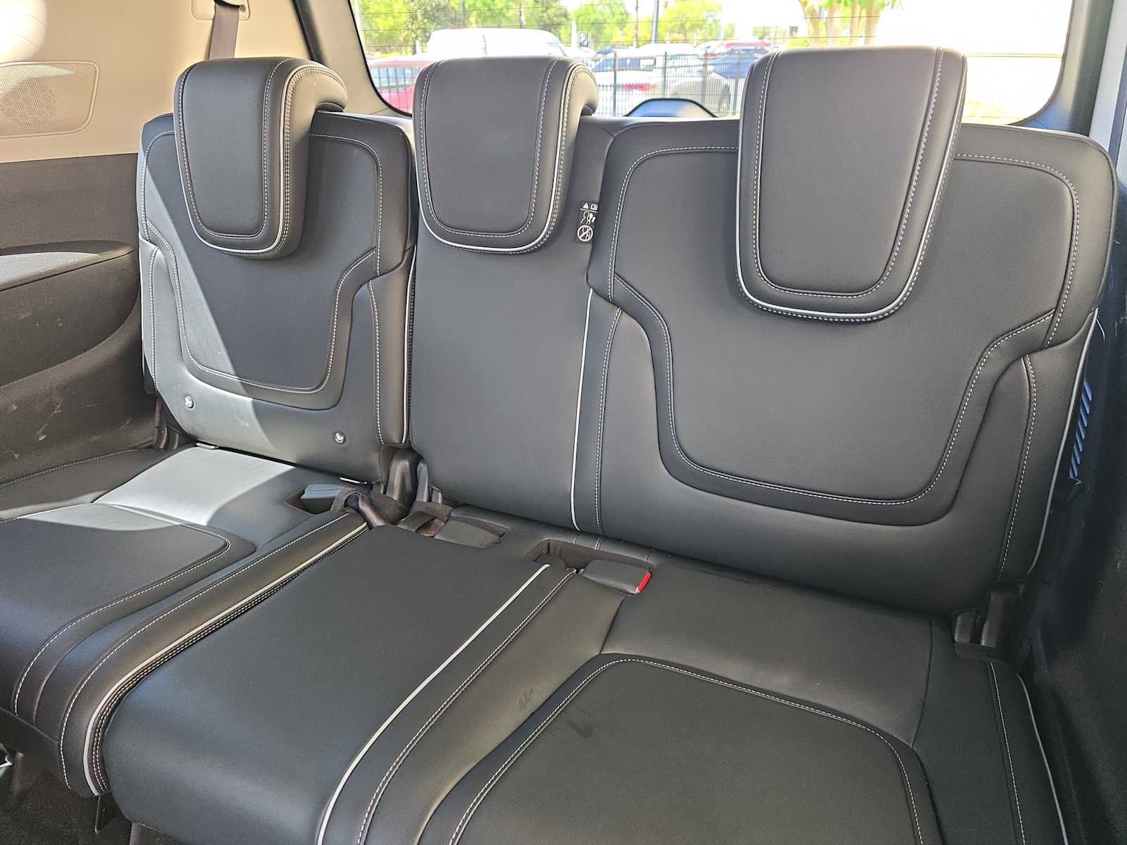 Certified 2025 INFINITI QX80 Luxe image 10