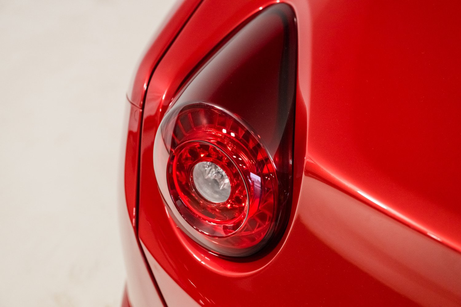 Used 2015 Ferrari California T RWD image 54