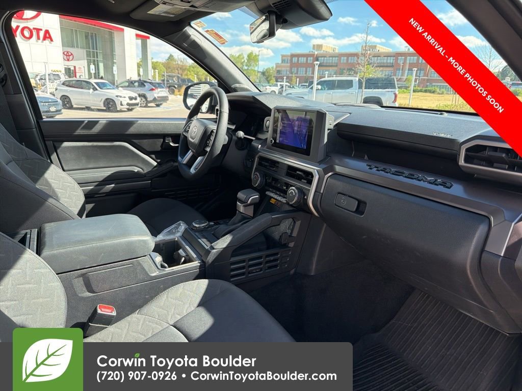 Used 2025 Toyota Tacoma SR5 AWD/4WD image 10