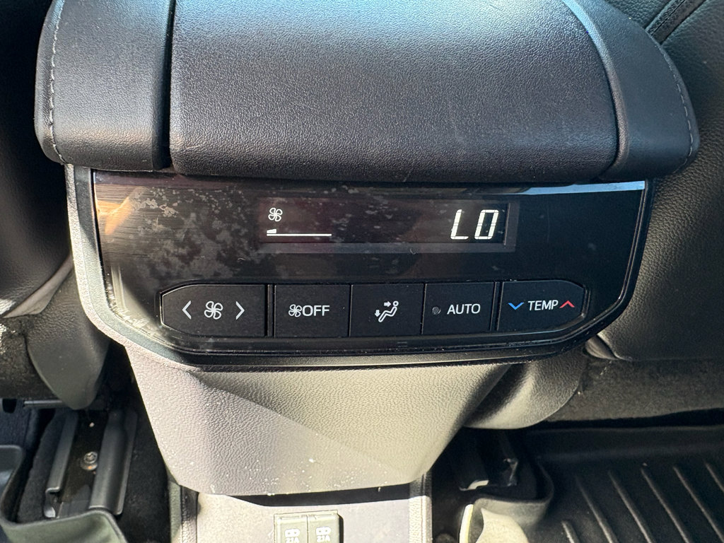 Used 2021 Toyota Highlander XLE image 28