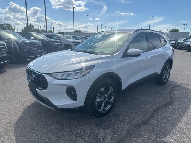 Certified 2025 Ford Escape ST-Line Select AWD/4WD image 7