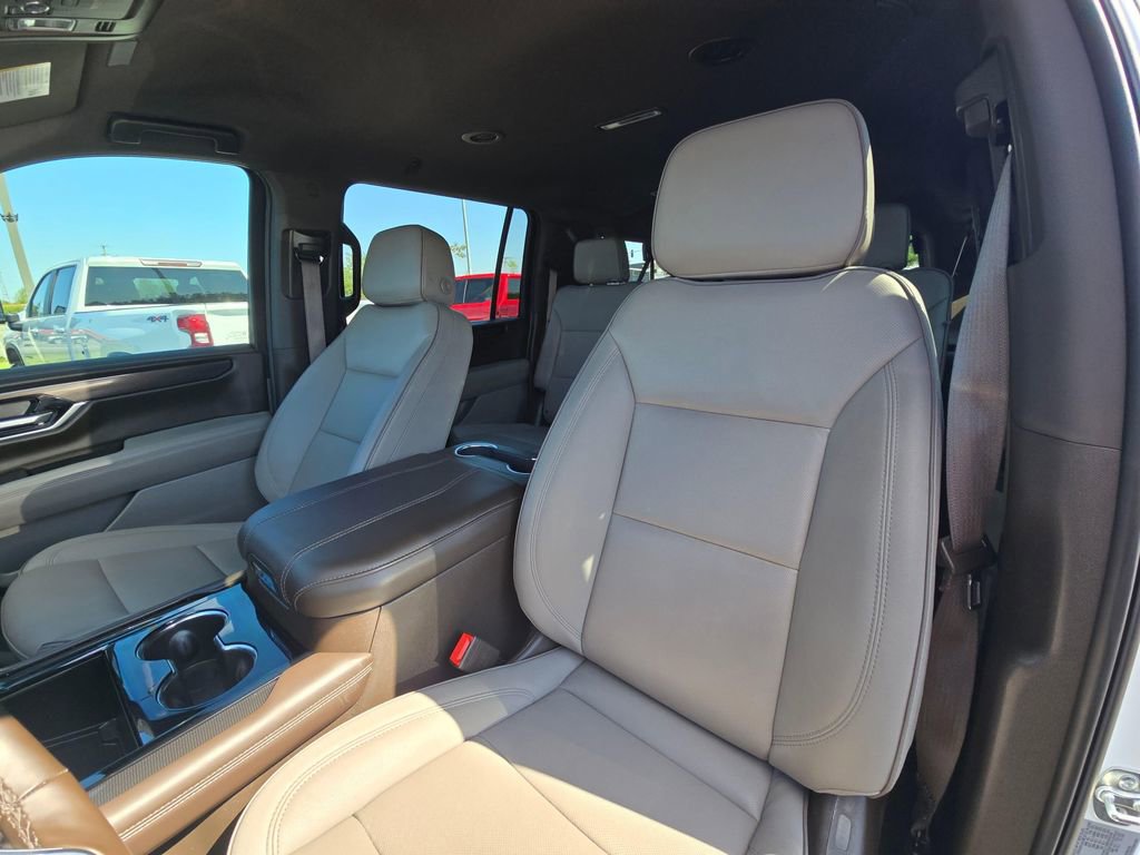 Used 2025 GMC Yukon XL Elevation AWD/4WD image 17