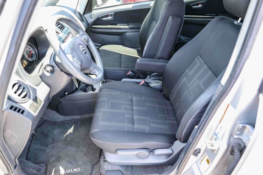 Used 2010 Suzuki SX4 LE FWD image 8