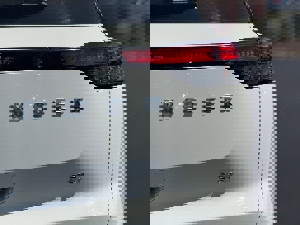 Used 2024 Nissan Pathfinder SV image 14