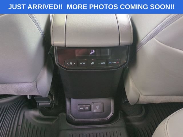 Used 2025 Toyota Highlander Limited FWD image 34